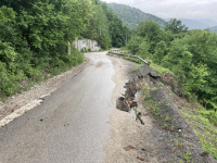 снимка 7 Опасен участък по пътя към село Желен