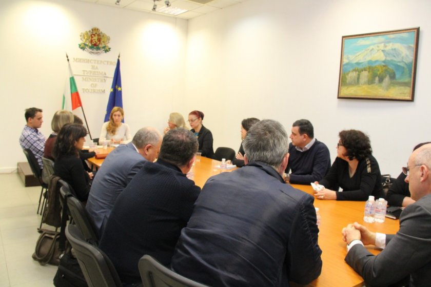 Ангелкова: Хората, които не искат сега да заминат на екскурзия в Италия, могат да получат парите си обратно