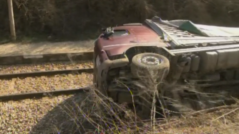 Преобърнат ТИР блокира ЖП линията между Бяла и Полски Тръмбеж