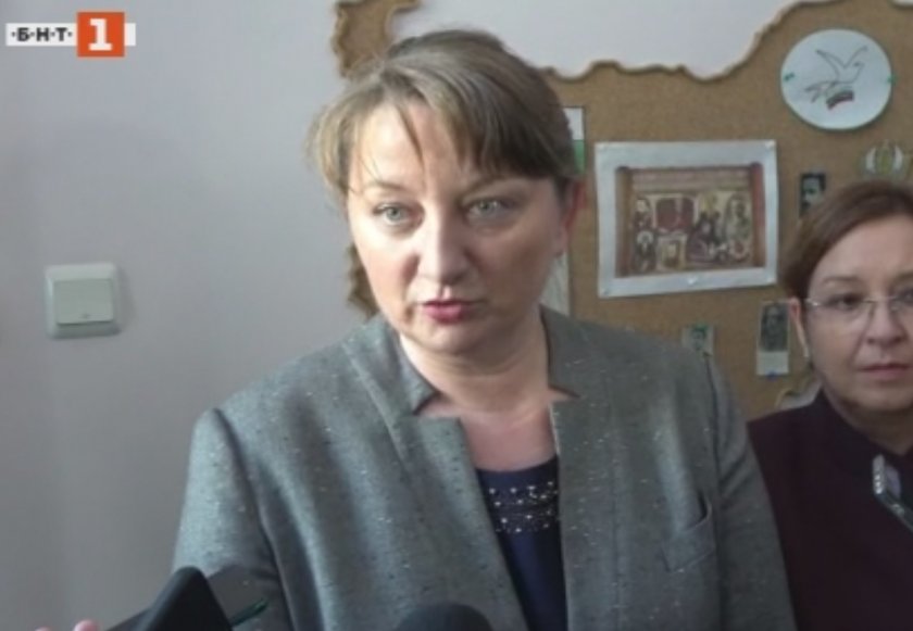 Министър Сачева: 30 млн. лв ще бъдат насочени за центрове за семейна подкрепа