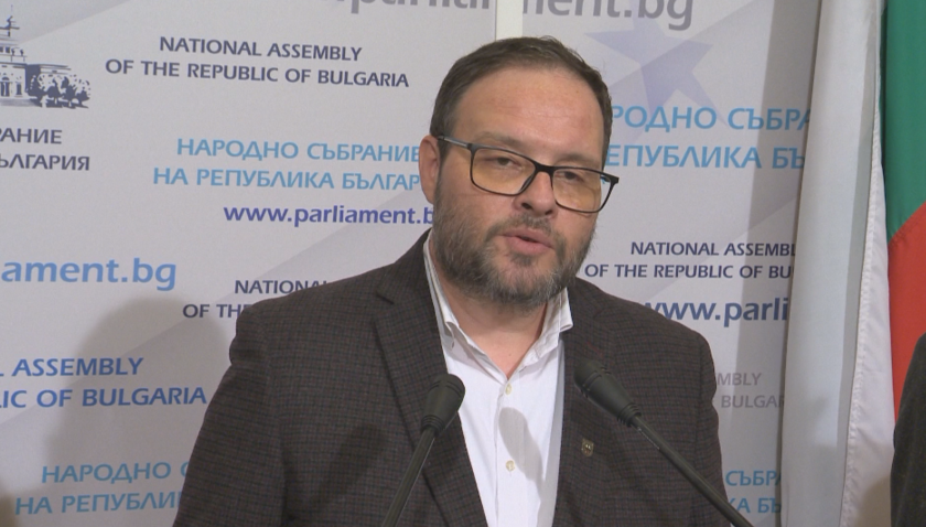 &bdquo;Атака&ldquo; иска изслушване на Каракачанов за приватизацията на военни имоти