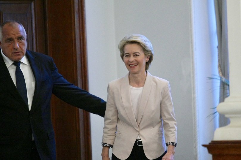 премиерът борисов разговоря телефона председателя урсула фон дер лайен