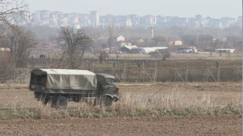От нашите пратеници: Армията в Гърция пое контрола в конфликтния район по границата с Турция
