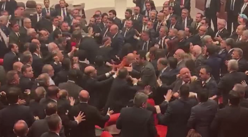 масов бой турския парламент заради намесата сирия