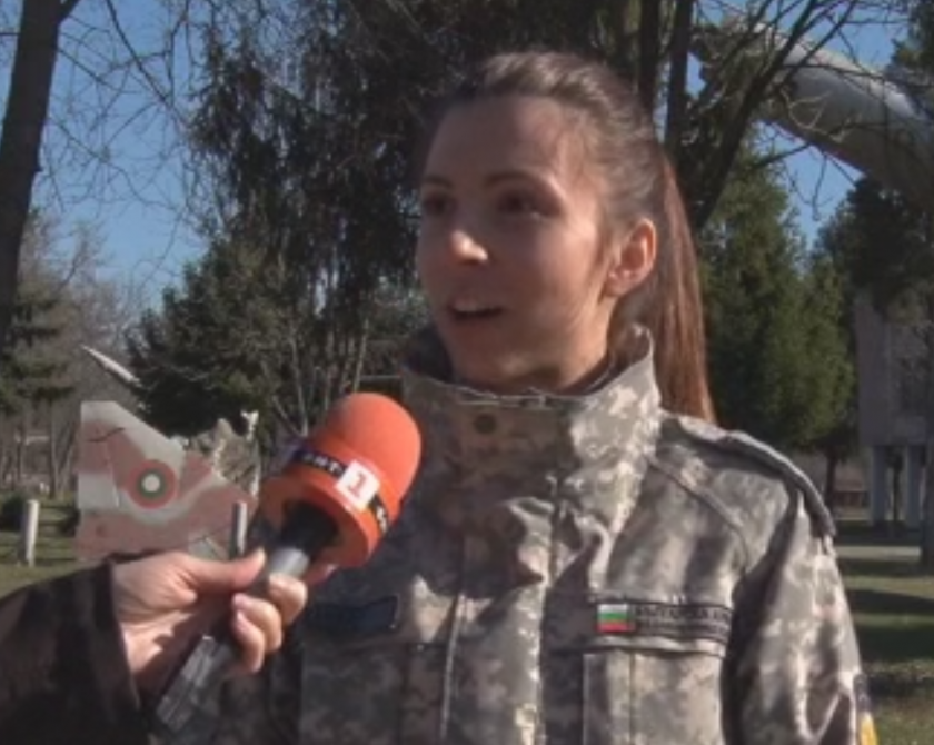 Осми март под пагон