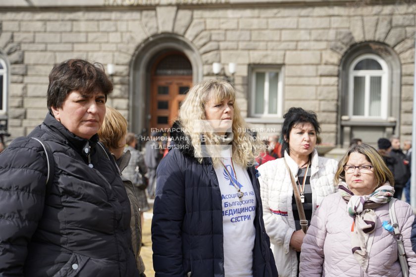 часов престой медицинските сестри напуснаха доброволно бившия партиен дом обзор