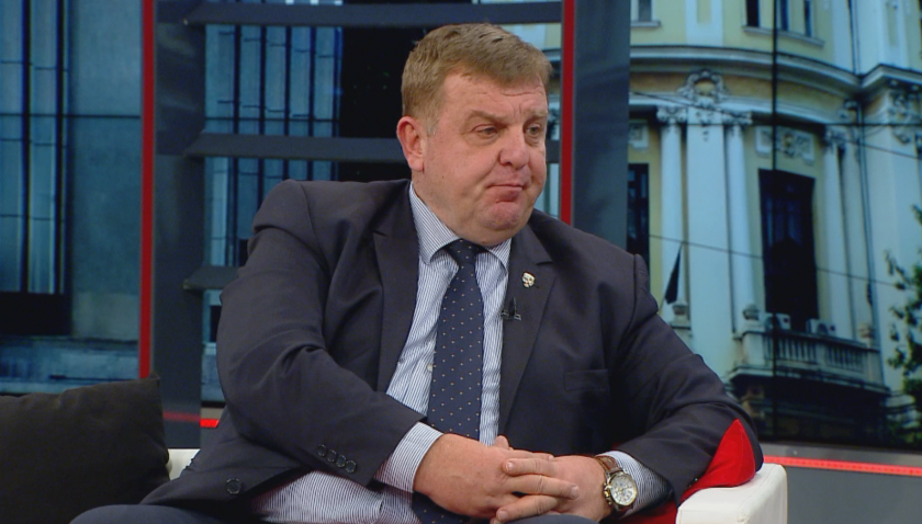 Каракачанов: Това не е военно положение, няма ограничаване на правата на хората
