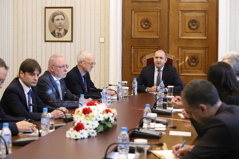 Президентът Радев на извънредна среща с работодателски организации