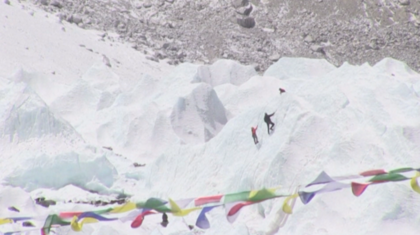Еверест вече е затворен за експедиции заради коронавируса