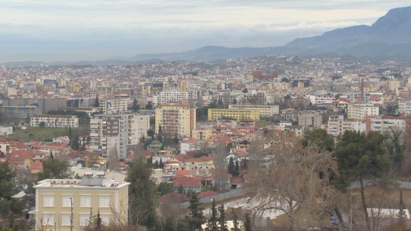 албанските министри депутати получават половин заплата заради коронавируса
