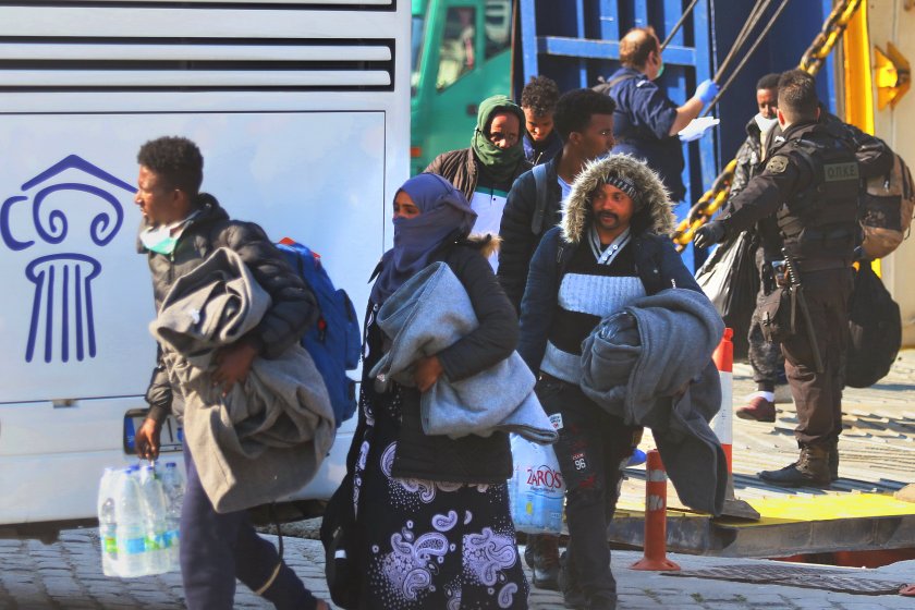 гърция въведе вечерен час лагерите мигранти