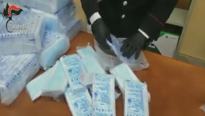 Кражба на маски в Южна Италия