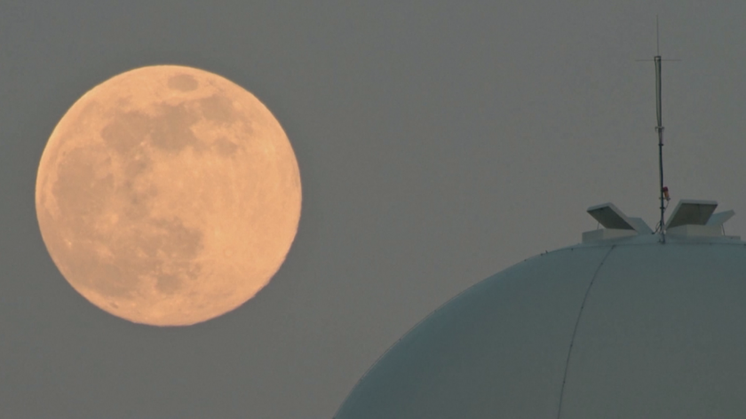 Супер Луна над Европа