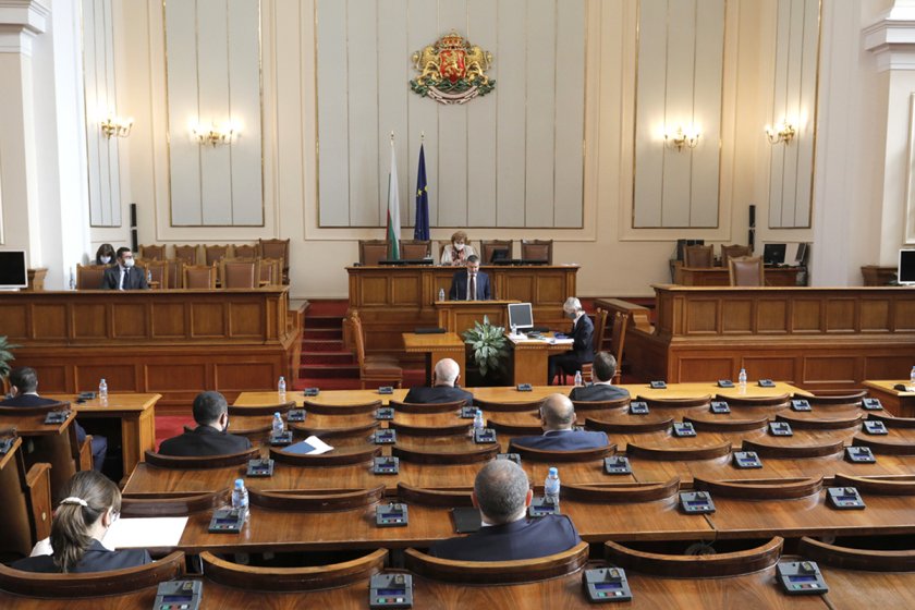 Парламентът гласува актуализацията на бюджета и промените в закона за извънредното положение