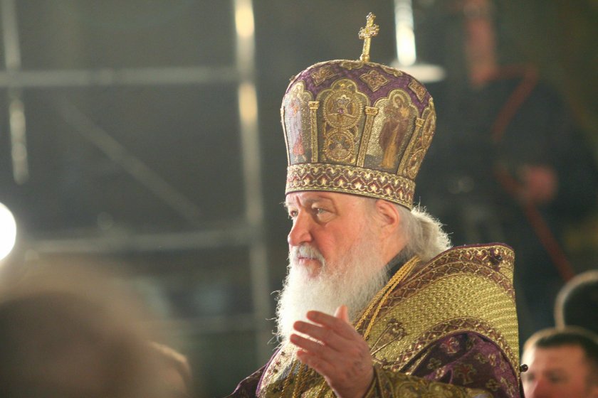 руският патриарх кирил призова църковни служби без миряни