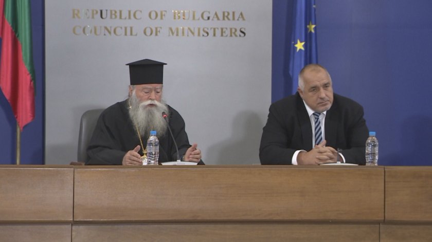 Църквите няма да раздават върба на Цветница, службите на Великден ще се провеждат навън