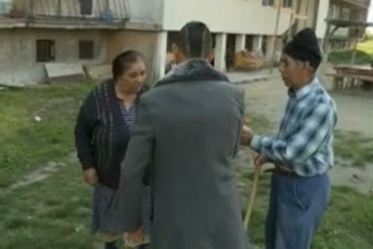 Младежи от Девня организираха благотворителна акция за възрастни и социално слаби