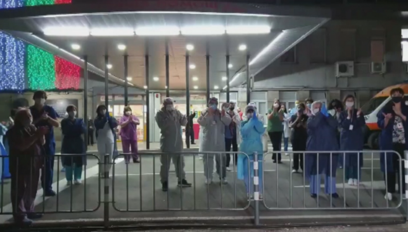 Лекари аплодираха гражданите, които си останаха вкъщи