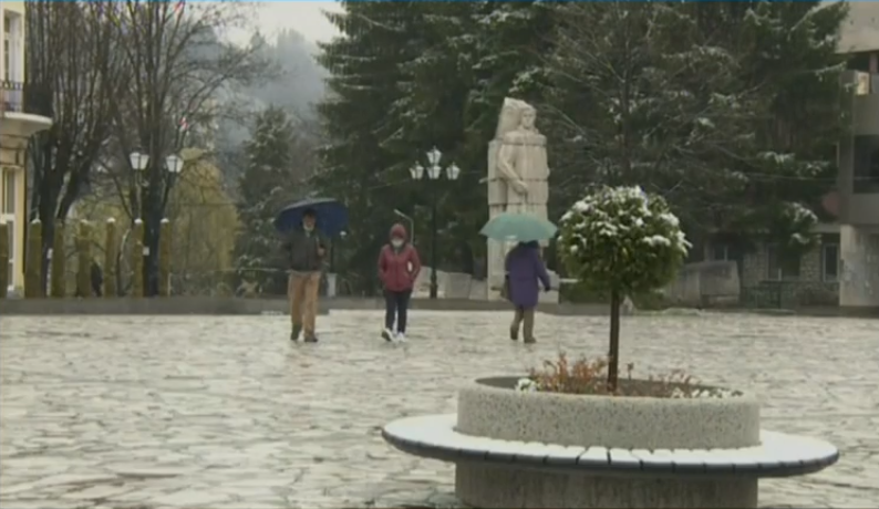 Изследват за COVID-19 хората на първа линия от Разлог