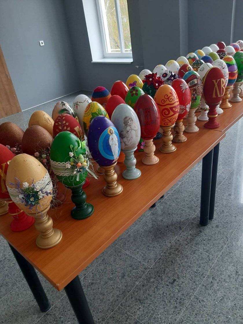 деца община елин пелин дариха пъстри дървени яйца социално слаби връстници