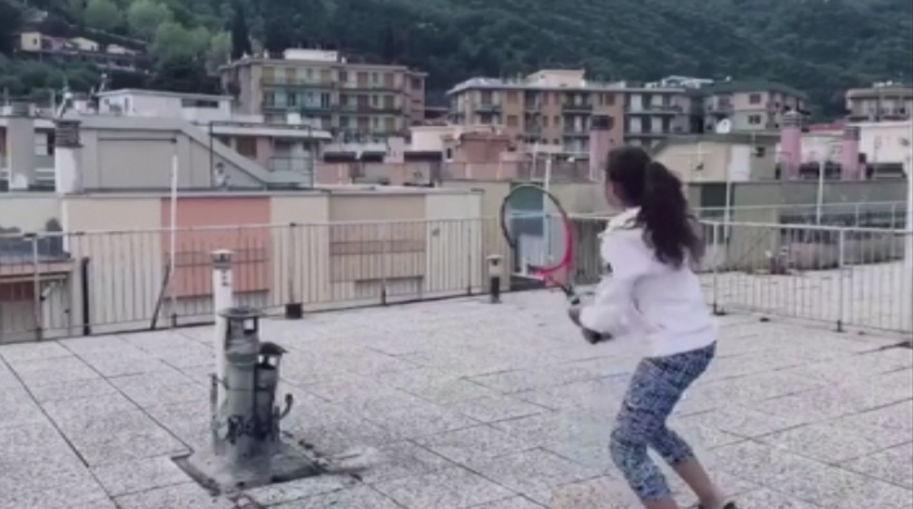 момичета италия показаха забележителни умения тенис покривите блокове