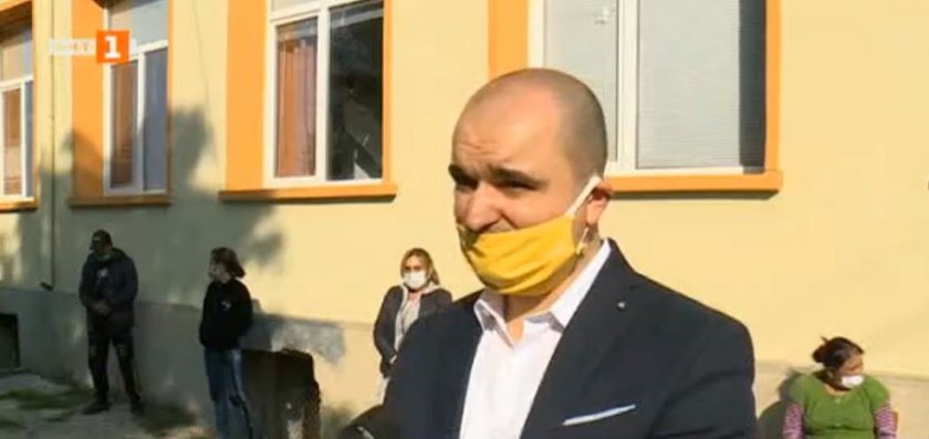 Жители на село Стражец протестират срещу закриване на паралелки в училището
