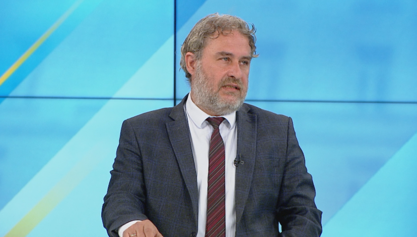 Боил Банов: Дупките по фасадата на СУ ще бъдат запълнени