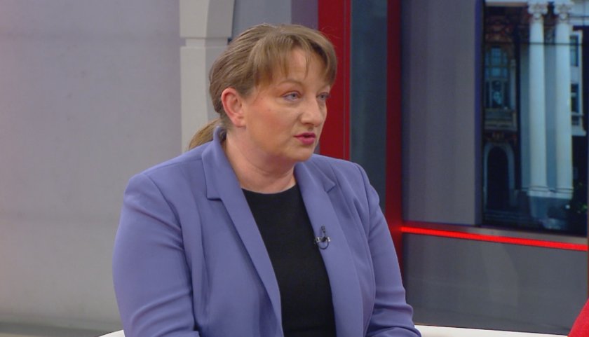 Министър Сачева: Родители на деца до 14 години също ще могат да ползват еднократна помощ