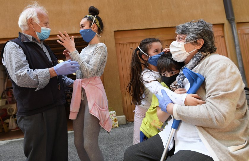 В Италия вече могат да се разхождат в парковете и да посещават роднини