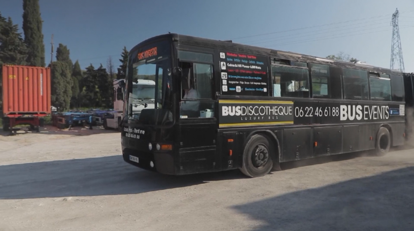 диско автобус разведрява жителите марсилия