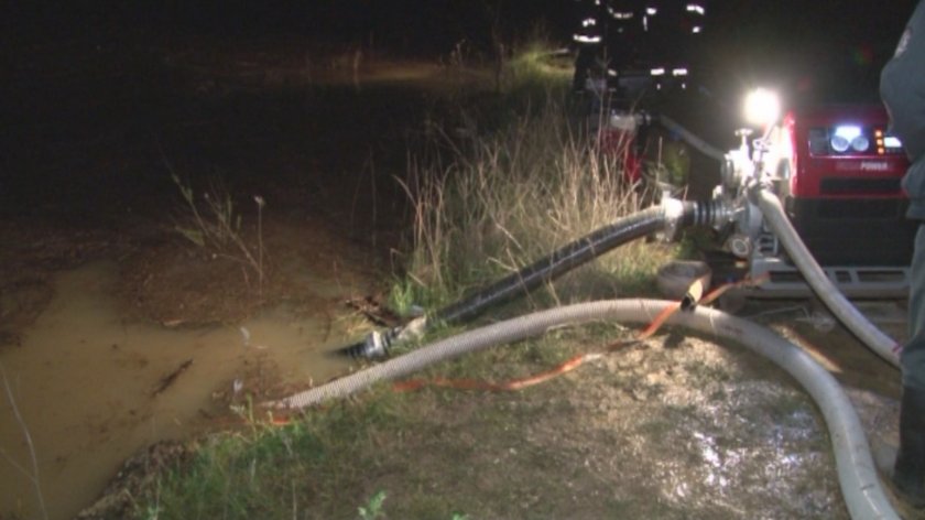 Микроязовир край Павел баня на косъм от преливане