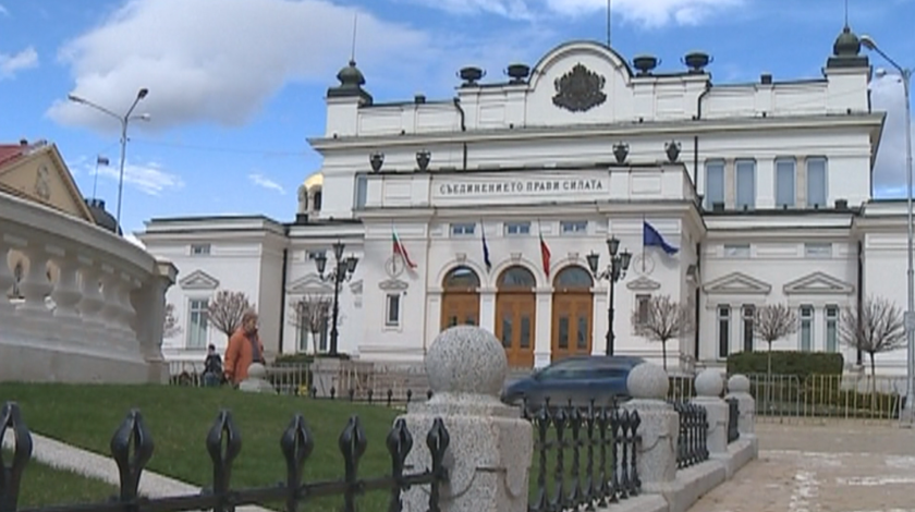 Правната комисия разглежда мерките след края на извънредното положение