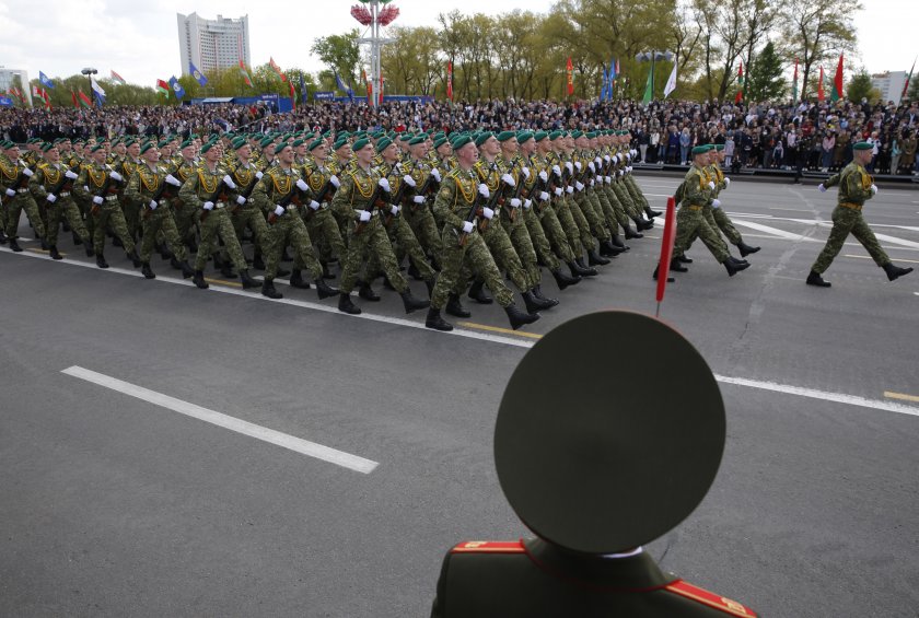 мащабен военен парад беларус въпреки пандемията видео