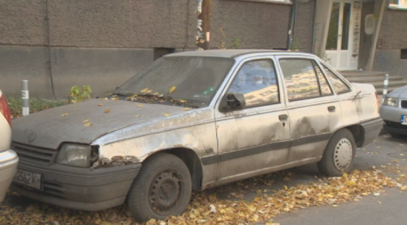 4000 изоставени автомобила гният улиците софия