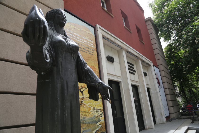 софийската градска художествена галерия отваря врати