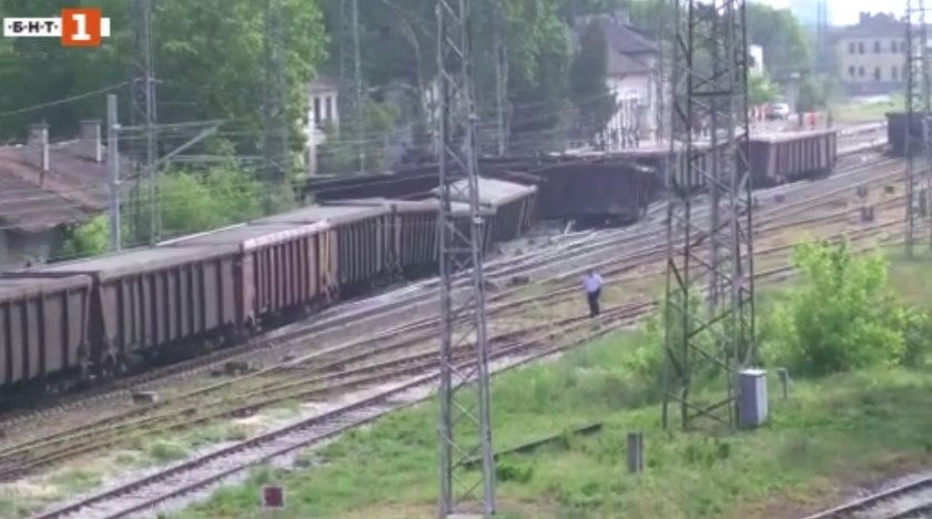 Дерайлиралият влак на гара Нова Загора се е движил с допустима скорост