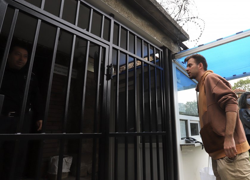 скилър отказа плати гаранцията чака килия ареста векилски