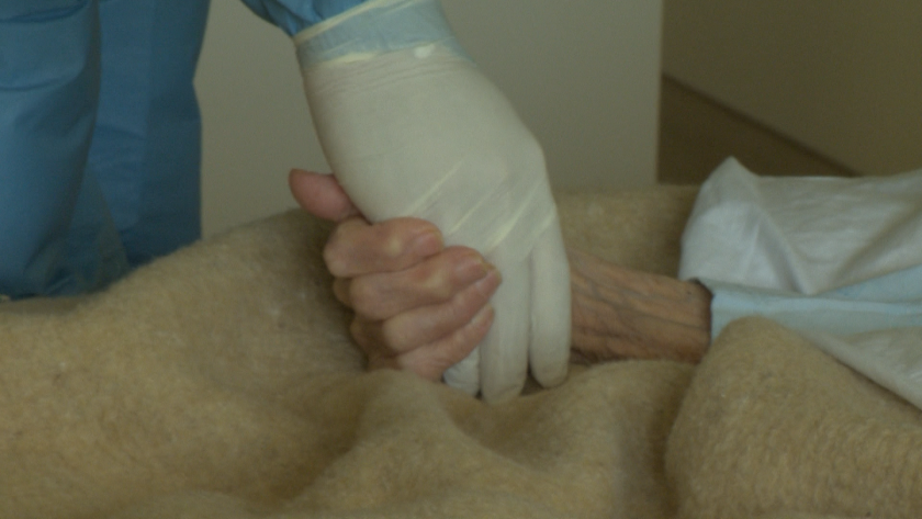 В Инфекциозна болница излекуваха 91-годишна жена от COVID-19