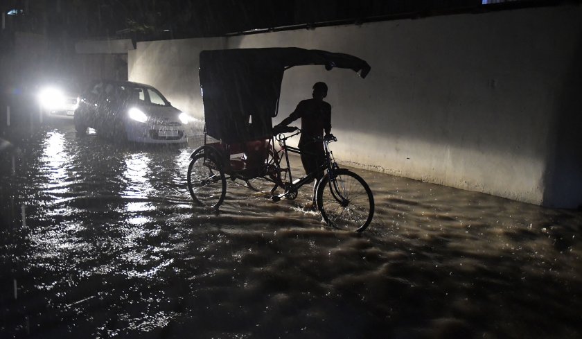 тревога индия бангладеш тече евакуация очакване мощен циклон