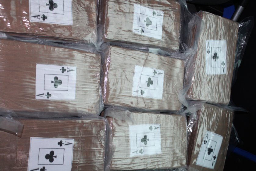 Задържаният с 40 кг кокаин остава в ареста