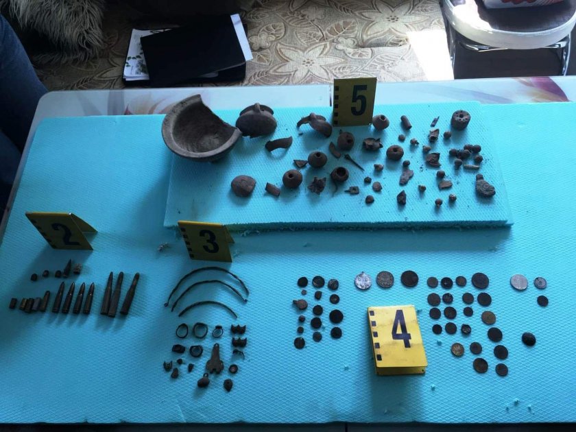мвр издирва мъж кръстава дома намерени артефакти оръжия боеприпаси