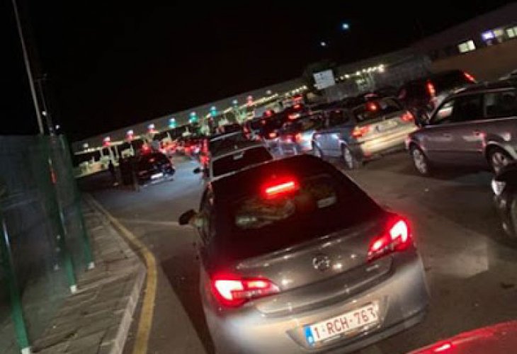 Карантината ги стресна! Километрични опашки на границата ни с Гърция