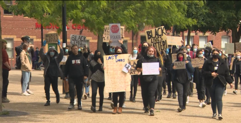 В Лондон протестираха срещу расизма пред американското посолство