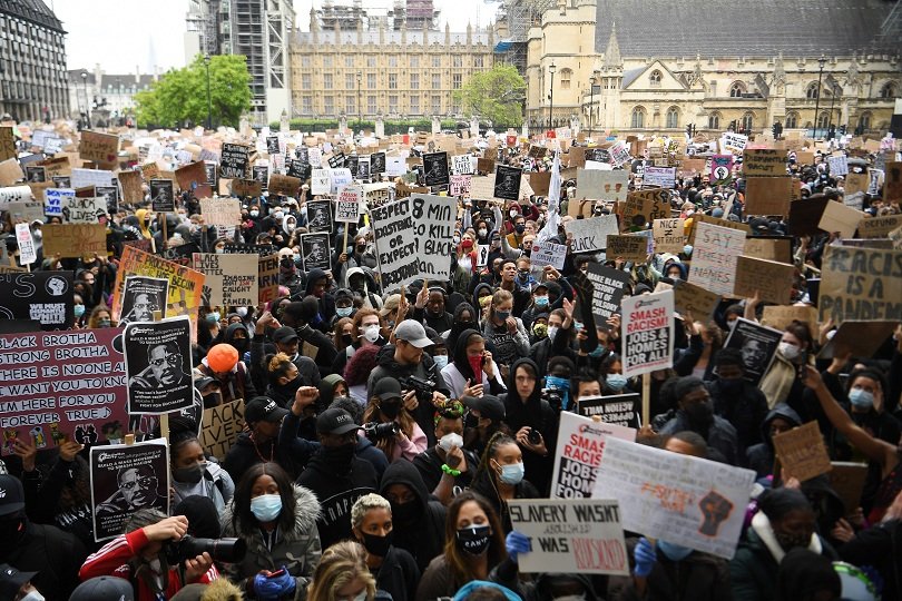 хиляди събират лондон протест расизма