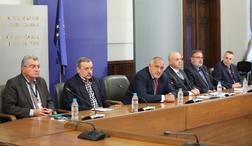 Националният оперативен щаб спира ежедневните брифинги, но ще работи до 31 декември