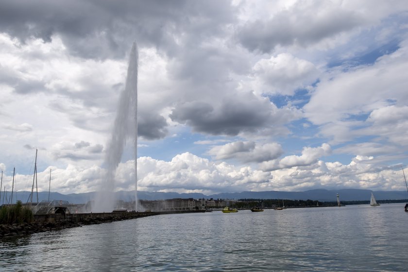 пуснаха отново фонтана женевското езеро
