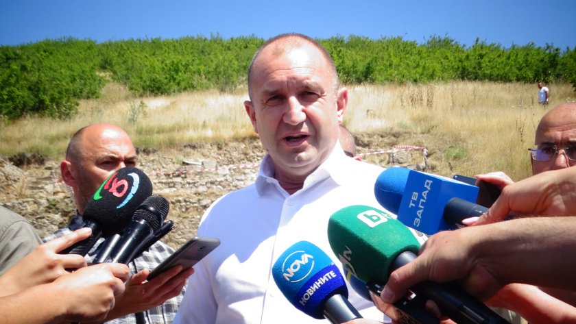 Радев: Компроматната война не е начин за водене на предизборна кампания