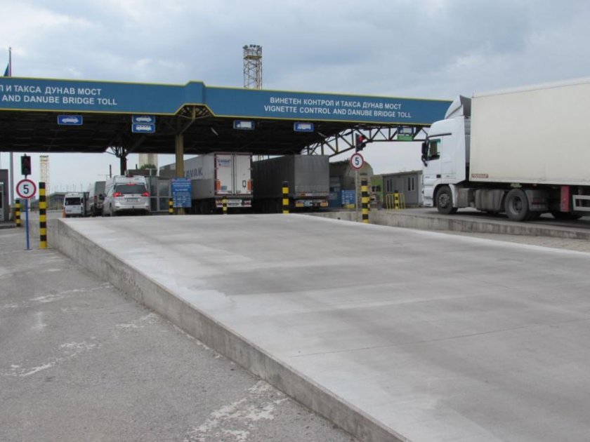 Рекорден брой глоби на шофьори, събрани на "Дунав мост" Русе