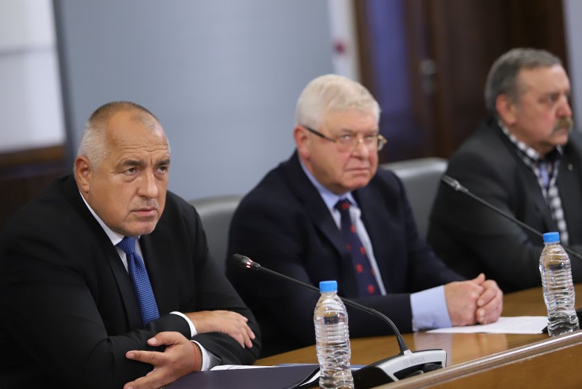 Няма да бъдат затегнати противоепидемичните мерки (ОБЗОР)
