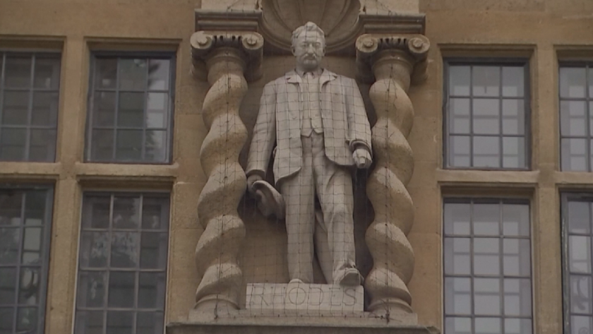 Колеж в Оксфорд подкрепи премахването на спорна статуя